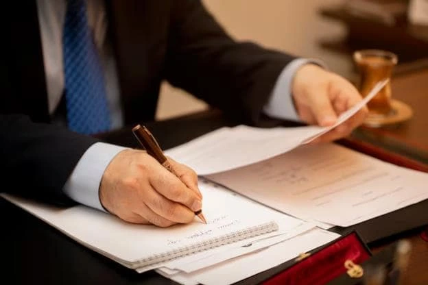 UK auction finance broker assisting buyers